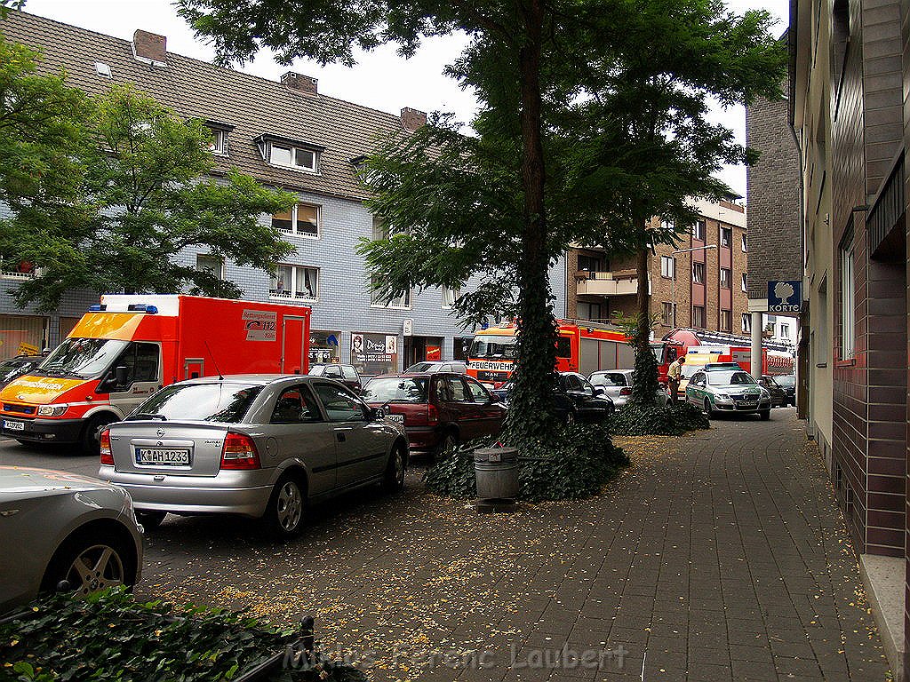 VU PKW KVB Bus Koeln Vingst Burgstr Oranienstr P25.JPG